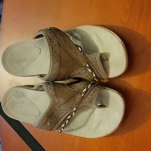 Merrell form sandals, brown size 24 inch soleUS9.5